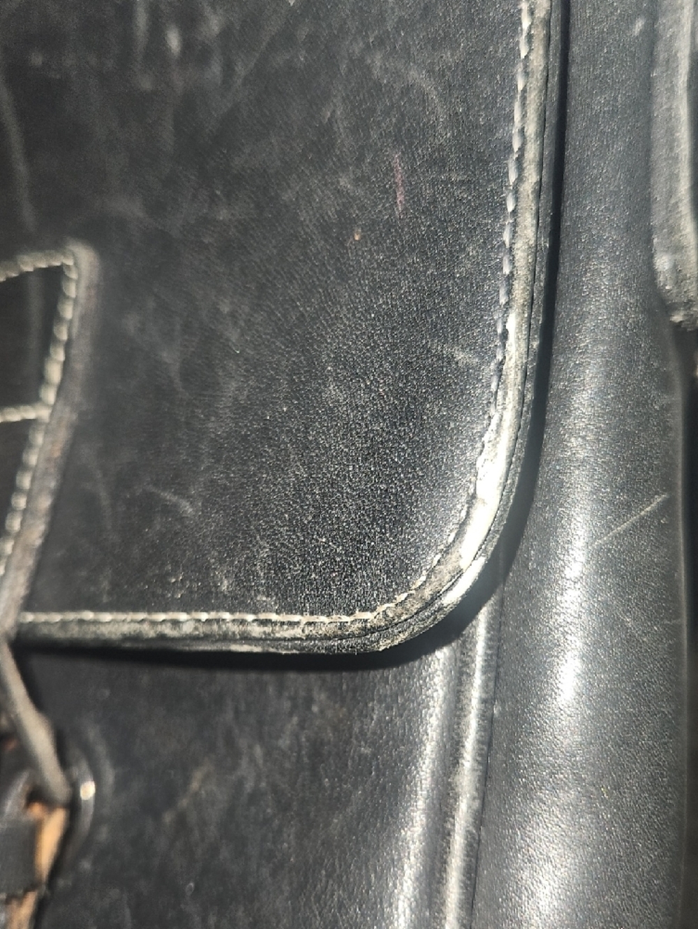 Vintage Coach Black Leather Crossbody Bag with Contrast Stitching - Picture 5 of 13